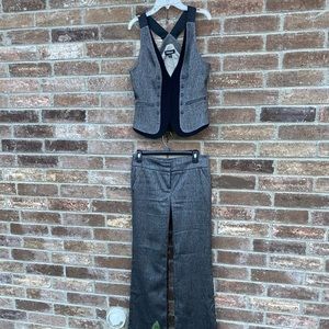 Beautiful 2pc Bebe gray suit 🌟🌟